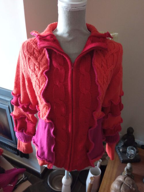 Sweater in pink, red and orange - Image 4