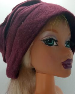 Hat in aubergine
