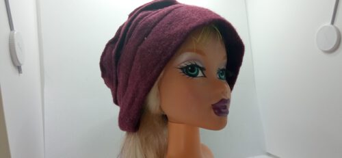 Hat in aubergine